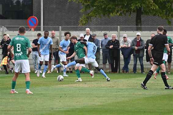 Lommel SK verliest oefenmatch tegen Manchester - Lommel