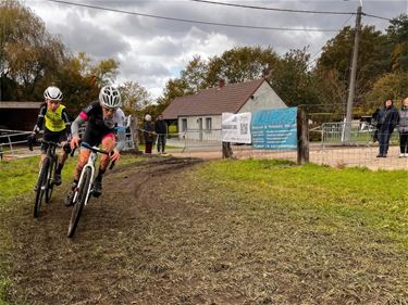 Lommelse renners in modder van Herenthout - Lommel