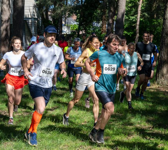 Pelt - Lopers trotseren warmte in Boseindrun