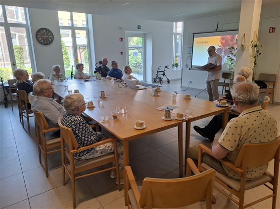 Ludo Driesen leest poëzie in Peer - Peer