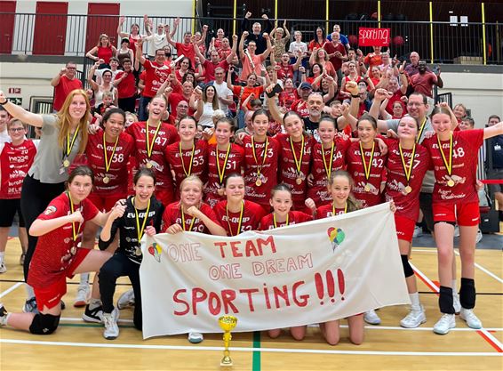 M14 Sporting Pelt pakken Vlaamse titel na thriller - Pelt