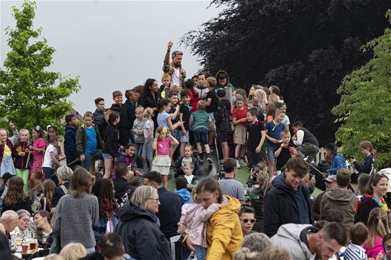 Maarten Cox en het schoolfeest op Boseind - Pelt