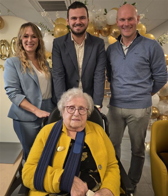 Pelt - Marcelle Timmermans blaast 100 kaarsjes uit