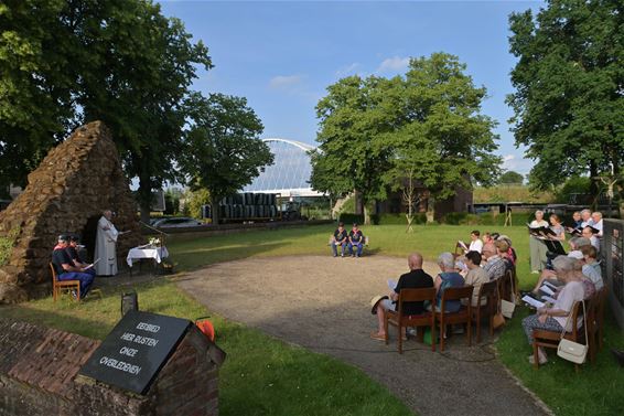 Mariamaand afgesloten met openluchtmis - Beringen