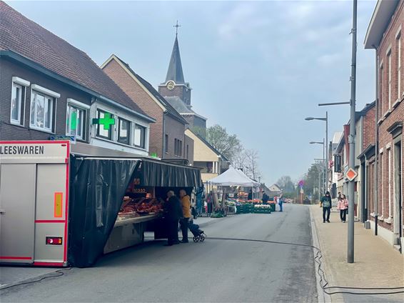 Markt Beverlo verhuist naar parking voor de kerk - Beringen
