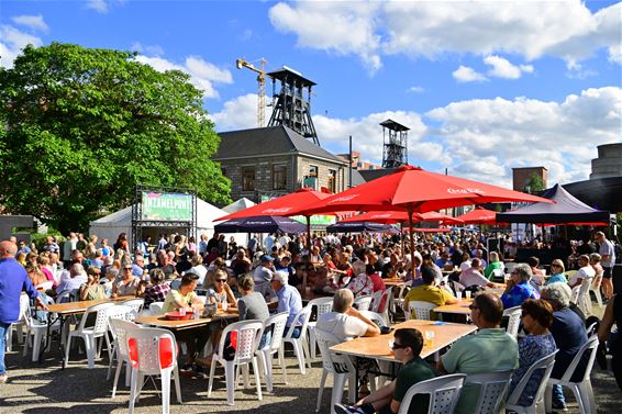 Massa volk op Mijnhappening - Beringen