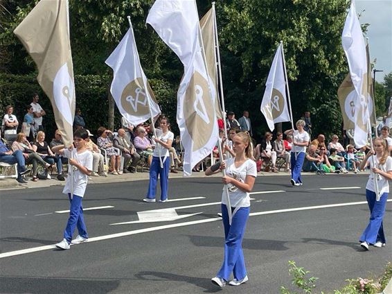 Massale belangstelling voor Kroningsprocessie - Tongeren