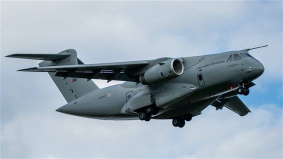 Militaire vliegtuigen oefenen boven de heide - Hechtel-Eksel