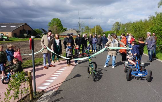 Minder auto's op de officieel heropende Zandstraat - Pelt