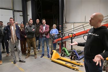 Minister Brouns start vergunningentour in Beringen - Beringen