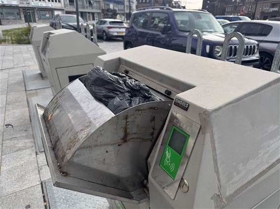 Misbruik van afvalcontainers op het Marktplein - Pelt