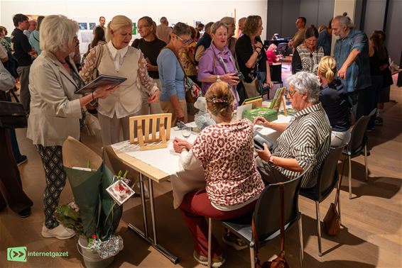 ‘Mistland’ feestelijk boven de doopvont - Pelt