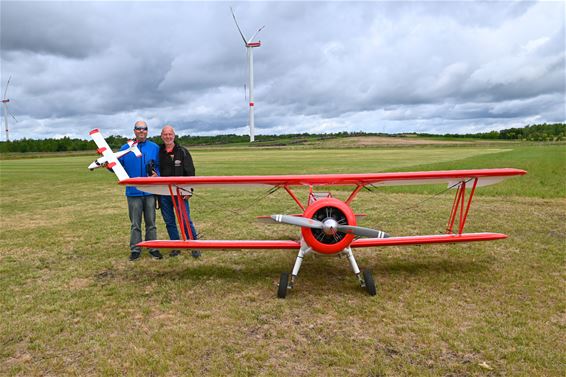 Modelvliegweekend Fly In kleurt de lucht - Lommel