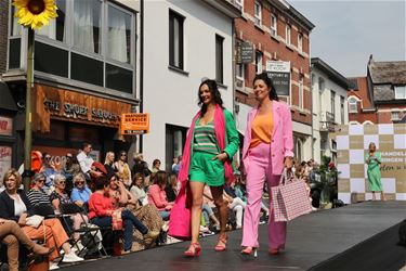 Beringen - Modeshow Beringse modezaken in nieuw jasje