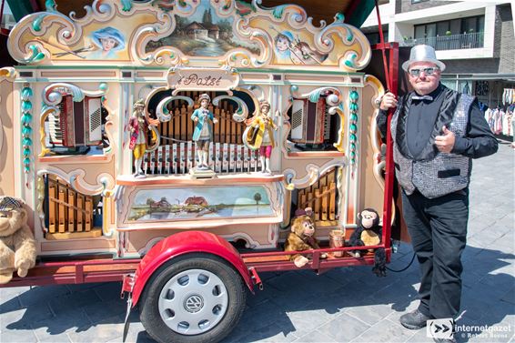 Muzikale deuntjes op de wekelijkse markt