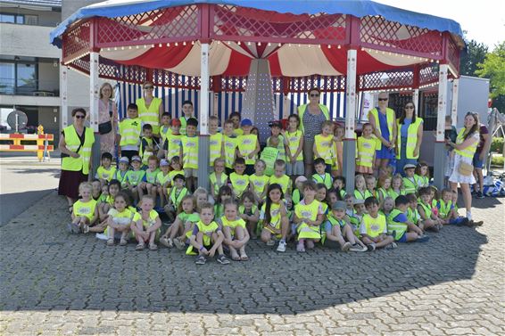 Beringen - Naar de kermis op laatste schooldag