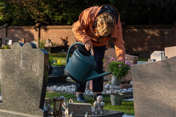 Najaarsschoonmaak op de begraafplaatsen - Hamont-Achel