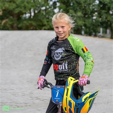 Naomi Nouwen pakt zilver op BK BMX - Peer