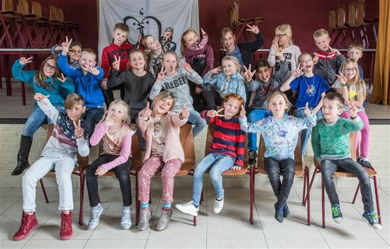 Schoolkinderen klaar voor het EMJ - Neerpelt