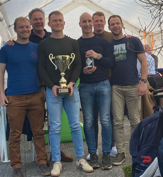 Neerpeltse Watersportclub wint Swim for Life - Pelt