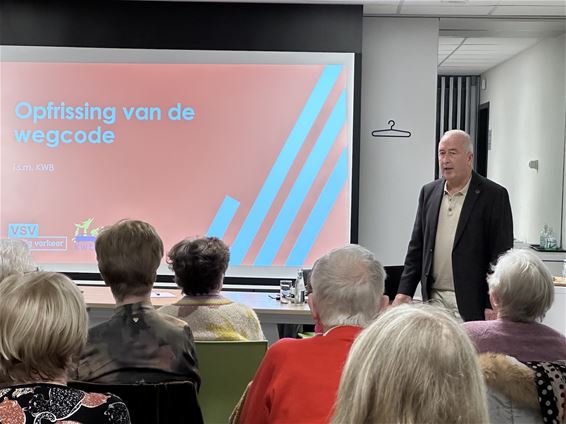 Neos Beringen frist verkeersregels op - Beringen