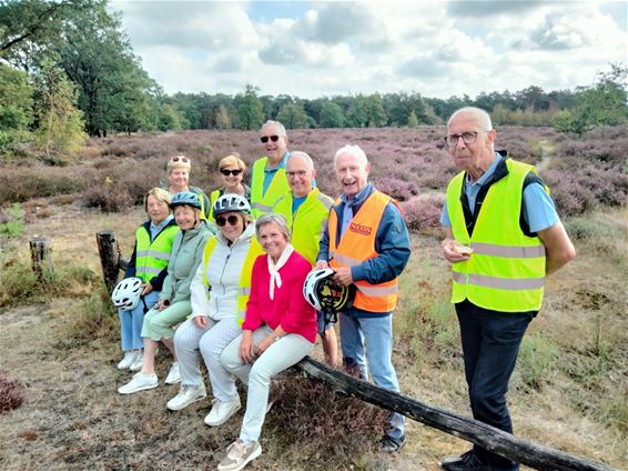 NEOS fietst door de heide - Hamont-Achel