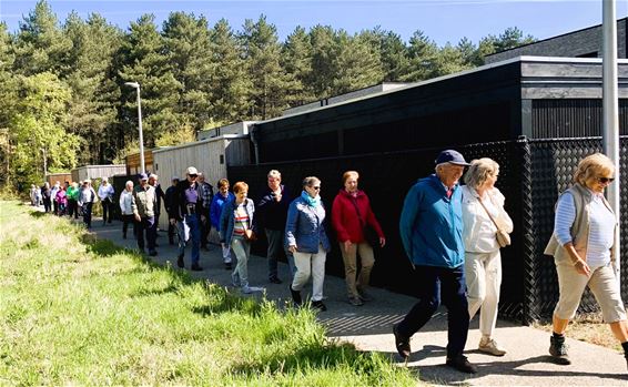 NEOS-Pelt op wandel - Pelt