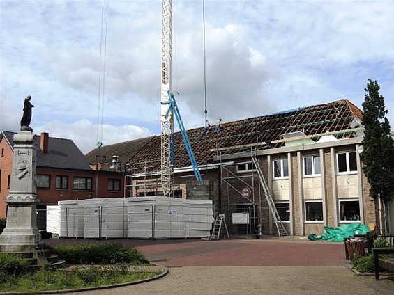 Nieuw dak op het parochiecentrum - Neerpelt