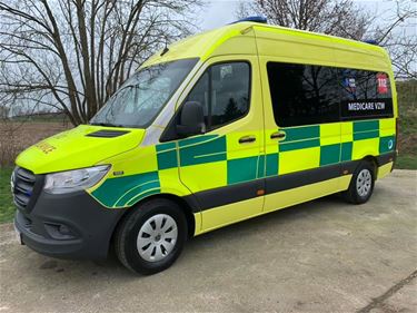 Nieuwe ambulance voor MediCare - Beringen