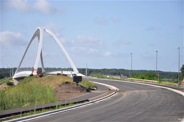 Nieuwe brug in Kwaadmechelen klaar - Beringen