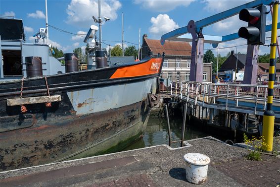 Nieuwe sluisdeuren voor Sluis 17 in Lozen - Bocholt