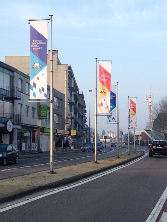 Nieuwe vlaggen voor EMJ - Neerpelt