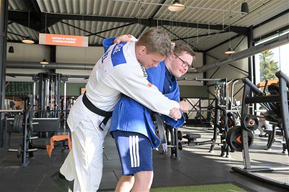 Noa Bosmans krijgt workout met Matthias Casse