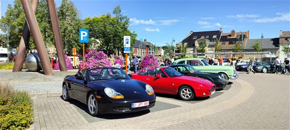 Oldtimers kleuren Dorpsplein - Oudsbergen