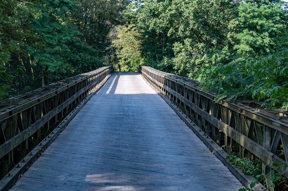 Onderhoud aan Baileybrug op kanaalsplitsing
