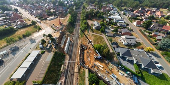 Ondertussen, aan de spoorweg in Beringen - Beringen