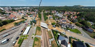 Ondertussen, aan de spoorweg in Beringen - Beringen