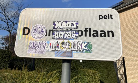 Onleesbare straatnaamborden in Pelt? - Pelt