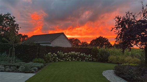 Hamont-Achel - Ook Hamont-Achel kleurt vuurrood