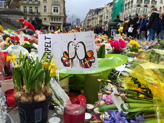 Ook het EMJ herdenkt slachtoffers aanslagen - Neerpelt