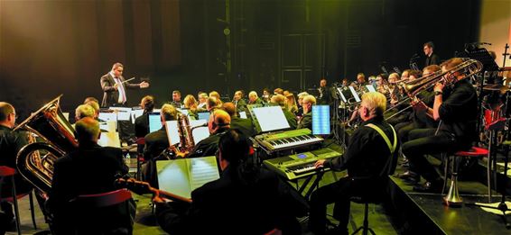 Orbis en Kwart voor Vrijdag samen op podium. - Leopoldsburg