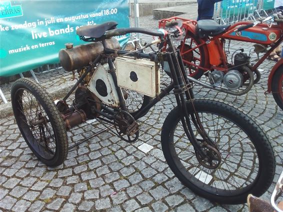 Oude motoren en oude tractoren - Peer