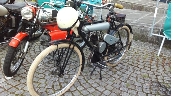 Oude motors op de oldtimer-avond - Peer