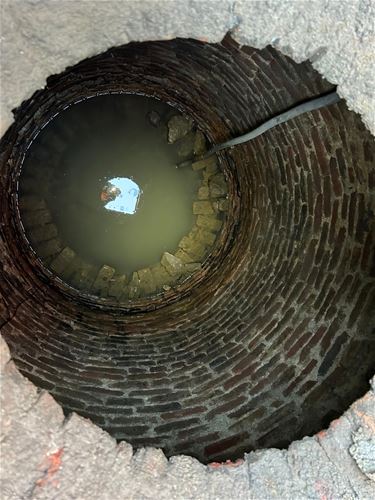 Peer - Oude waterput ontdekt op de Markt van Peer