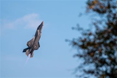 Overleg over F35 uitgesteld - Peer