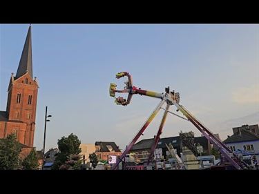 Paal kermis geopend - Beringen