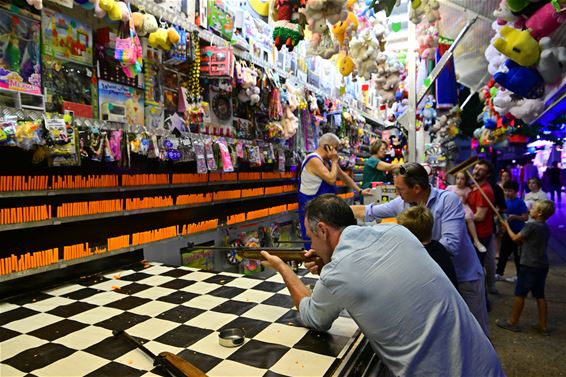 Paal kermis: schot in de roos - Beringen