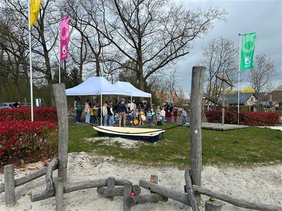 Pelt - Paashaas brengt gezelligheid op Broeseind