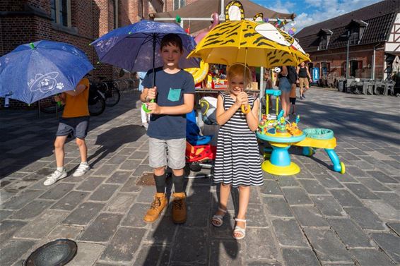 Parapluutje kopen op de kinderrommelmarkt? - Lommel