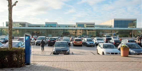 Parkeerplaatsen in het centrum: polemiek op GR - Lommel